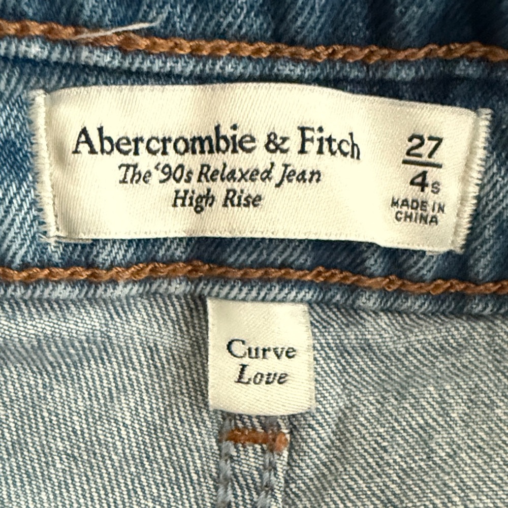 Abercrombie and Fitch 90s relaxed, jean high-rise